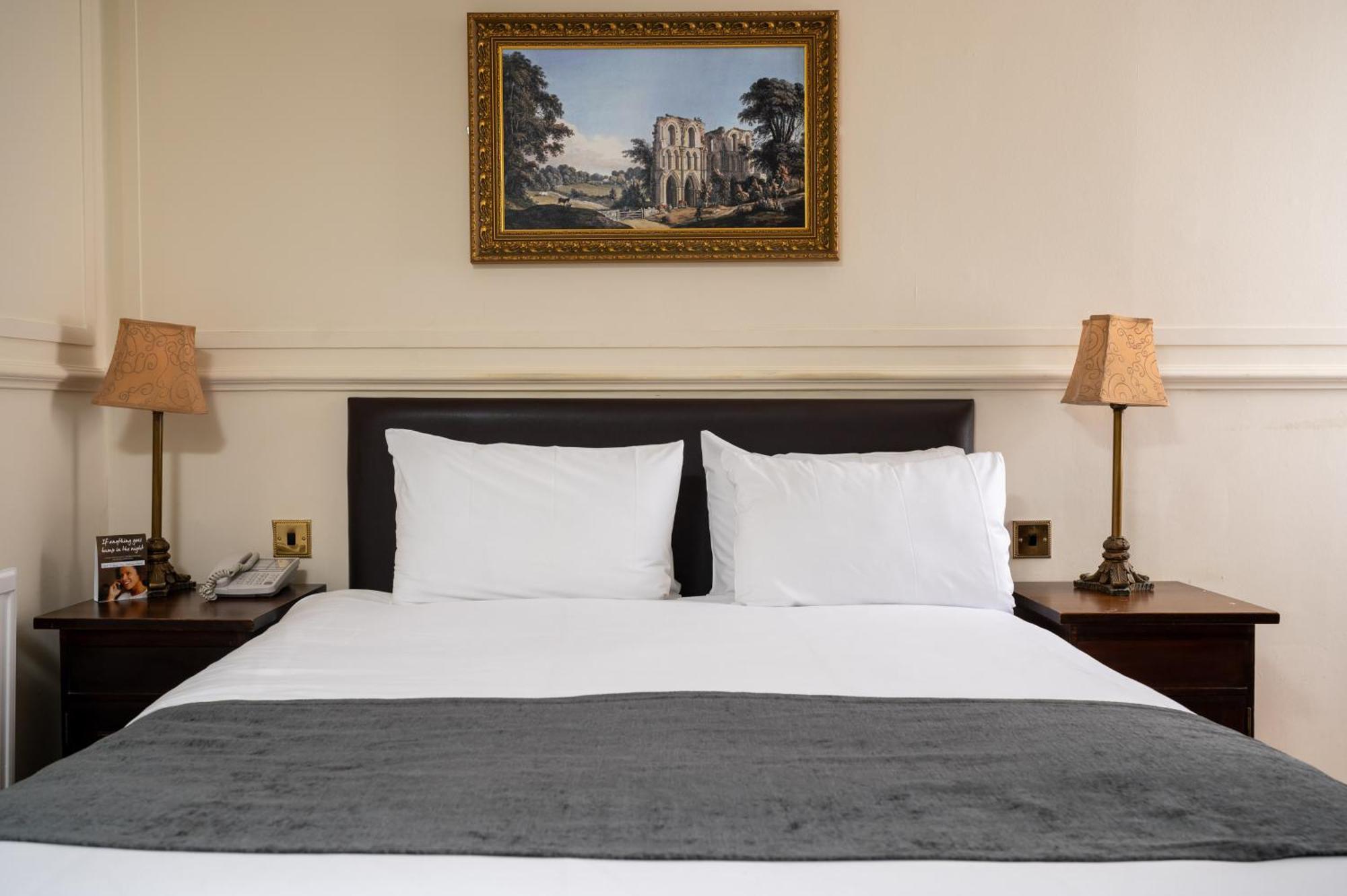 Hotel Antelope By Greene King 3*